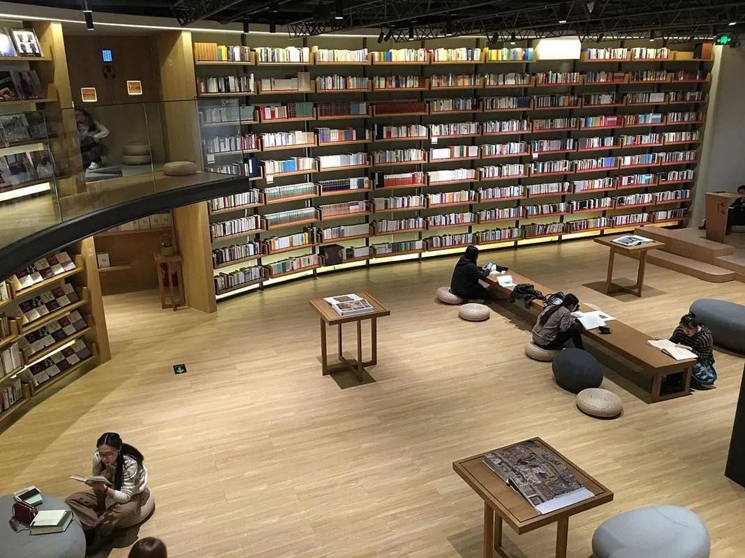 The arched underground hall of Librarie Avant-Garde