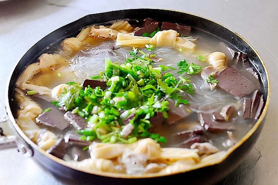 A bowl of duck-blood vermicelli soup, a Nanjing street staple