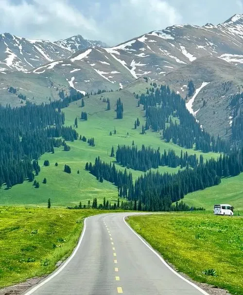The Duku Highway crossing the Tianshan in Xinjiang