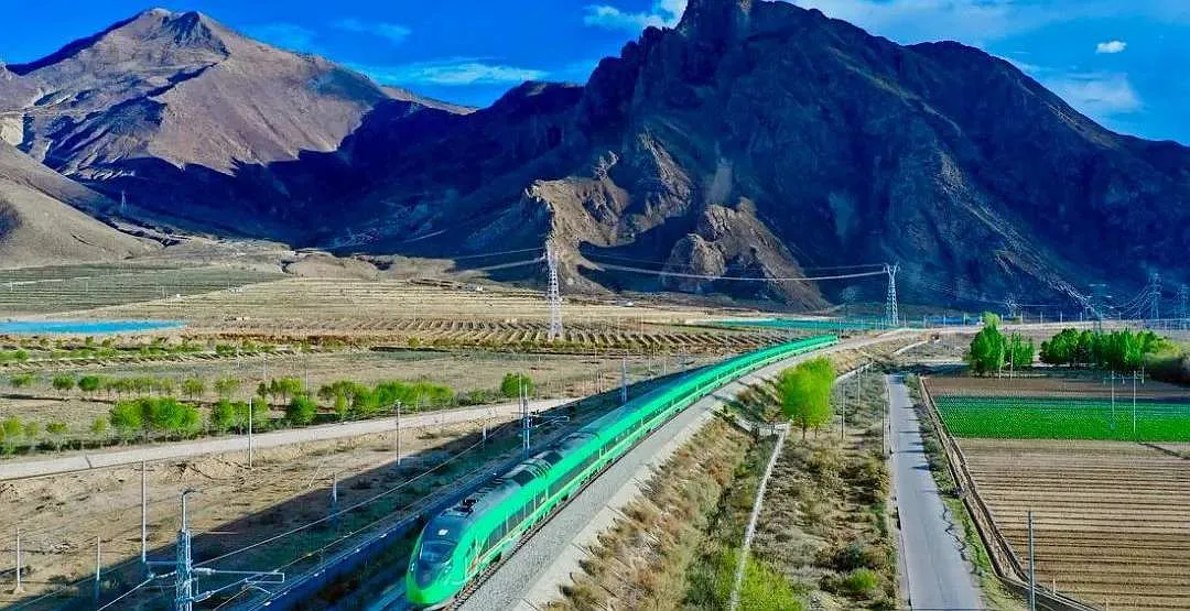 A Fuxing bullet train on the Lhasa–Shigatse railway