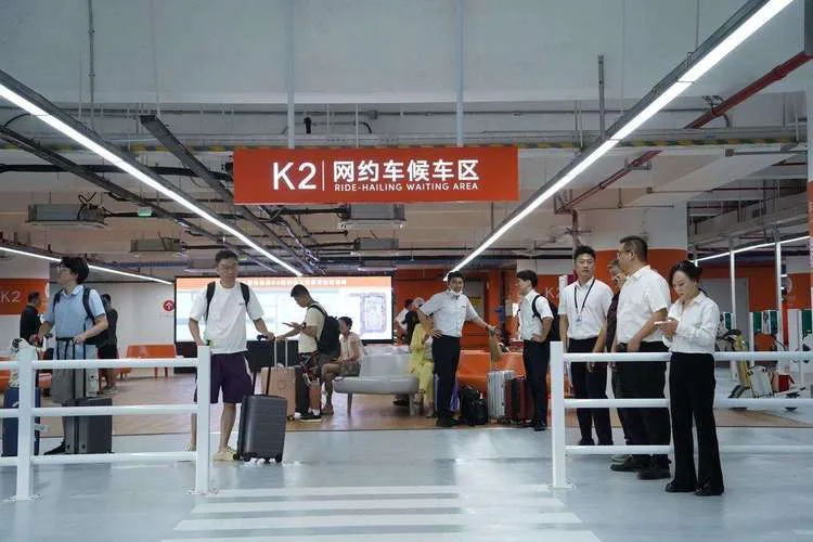 A numbered ride-hailing pickup bay at a Chinese airport