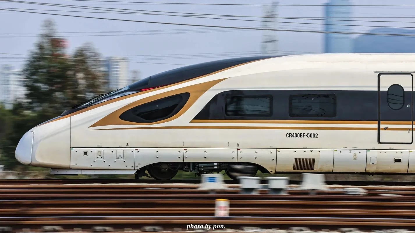 Hero — a Fuxing CR400 bullet train