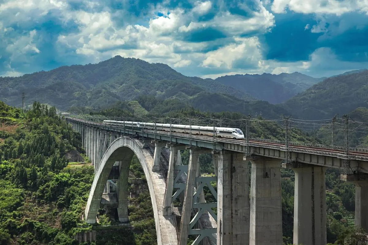 A Fuxing train crossing a viaduct