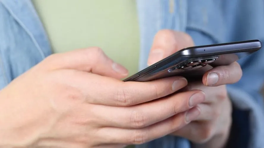 A traveler browsing on a smartphone