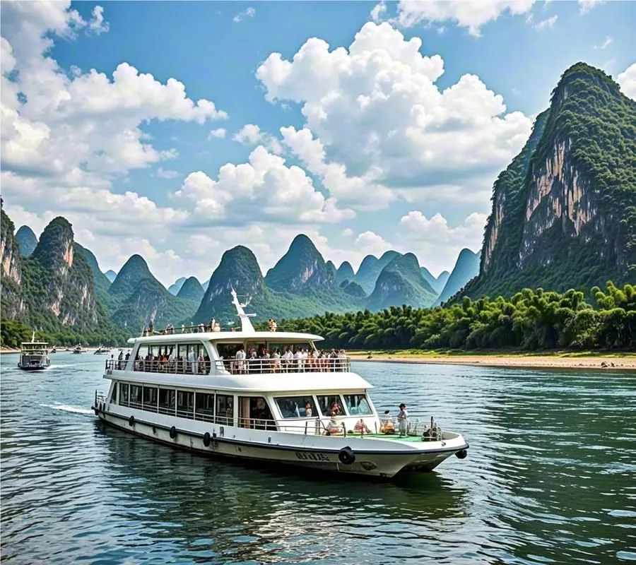 Li River cruise near Guilin