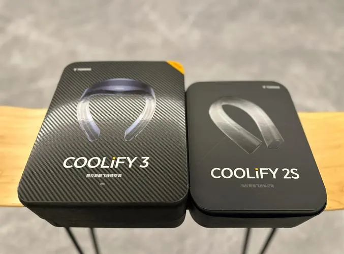 A neckband fan / 'neck AC' — a wildly popular Chinese cooling gadget that's barely stocked in Europe