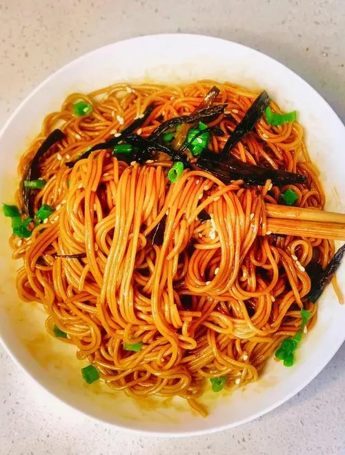Shanghai Scallion Oil Noodles — golden fried scallion segments piled on springy noodles, glistening with oil