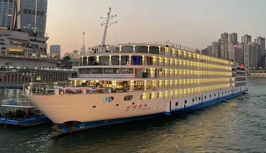 A luxury Yangtze river cruiser